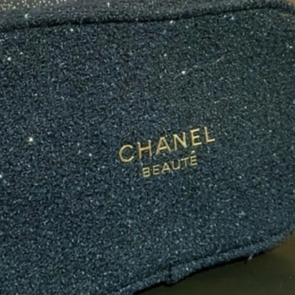 NIB Navy Textured Zip Pouch with Gold Charm | Chanel Beauté